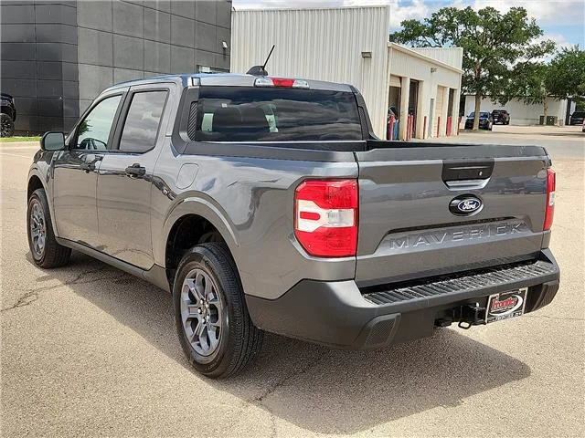 Used 2025 Gray Ford XLT Front-Wheel Drive SuperCrew 4.5 ft. box 121.1 image 3