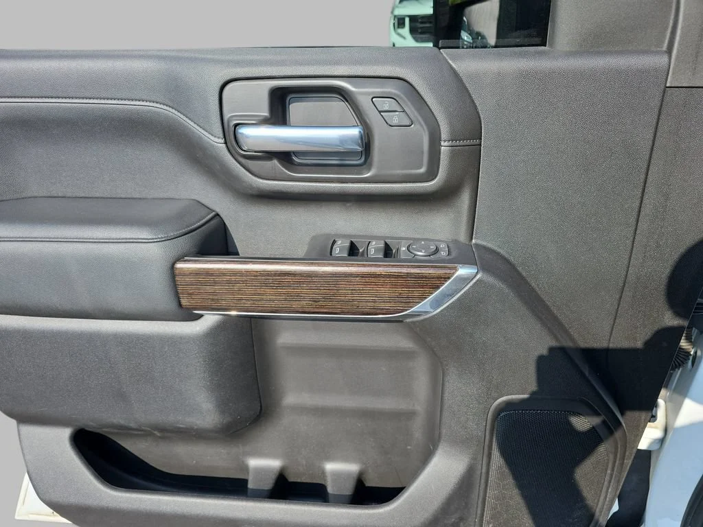 Used 2023 SUMMIT WHITE GMC SLE image 29
