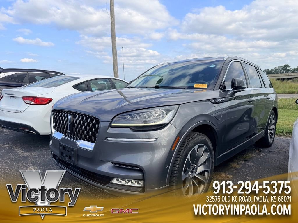 Used 2021  Lincoln Grand Touring image 1