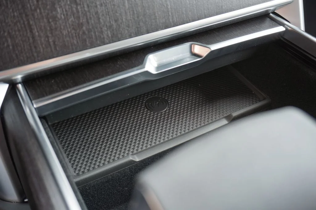 New 2026 Carpathian Grey Land Rover SE image 35