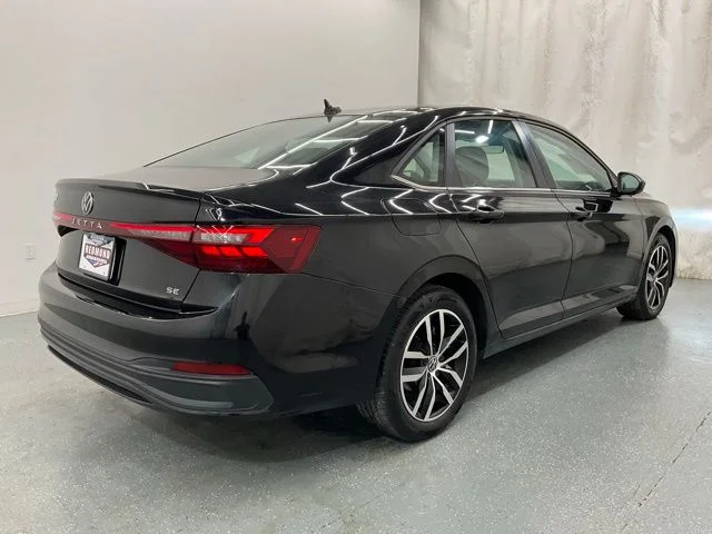 2025 Volkswagen Jetta SE - Photo 7