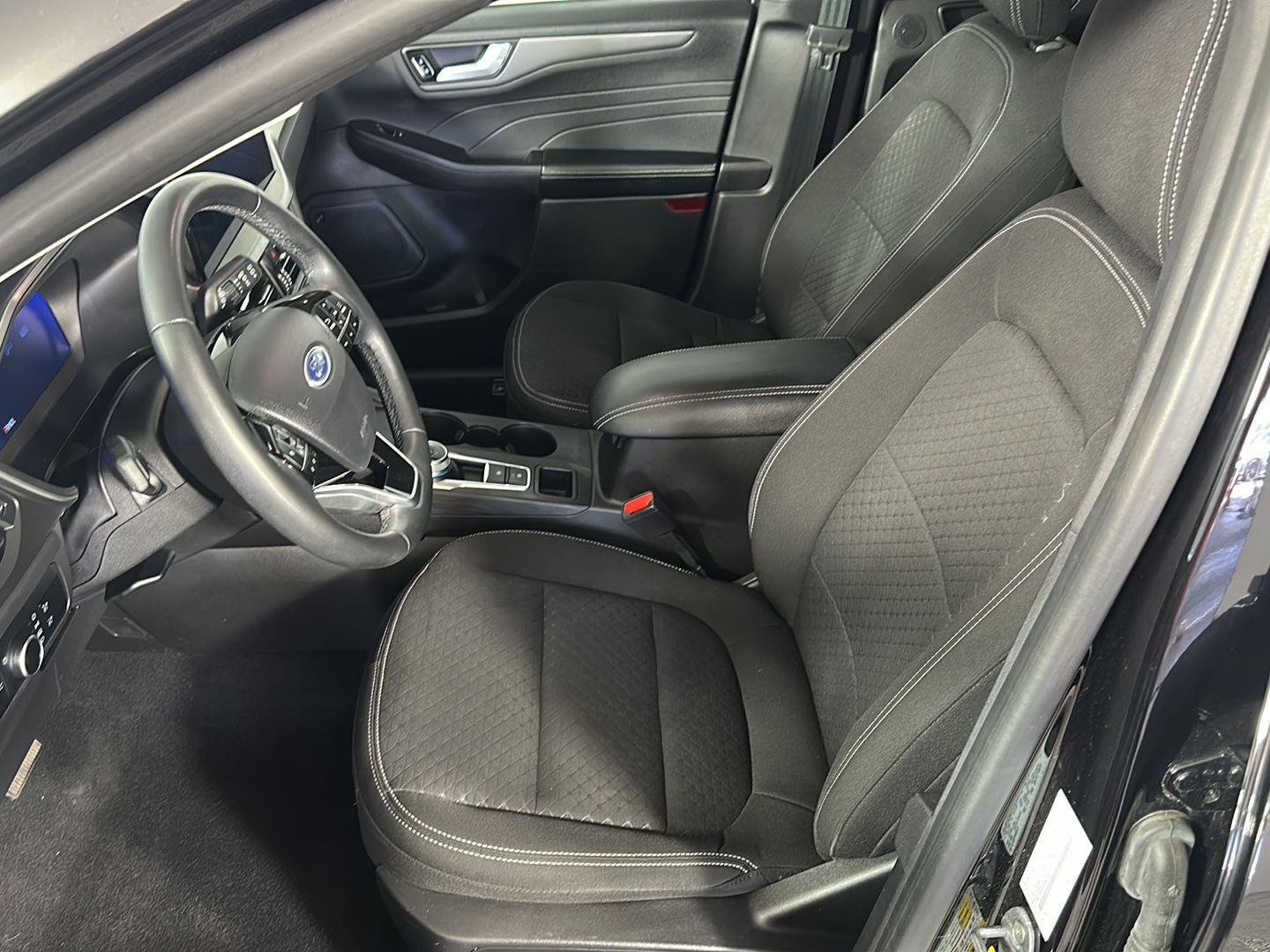 Used 2023 Agate Black Metallic Ford Active image 16