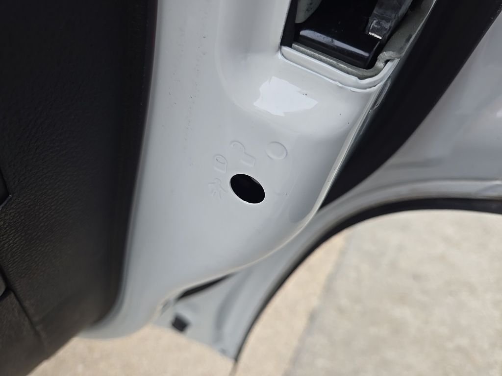 Used 2018 White Jeep Latitude image 72