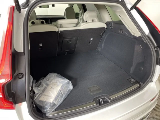 2025 Volvo XC60 Plus - Photo 42
