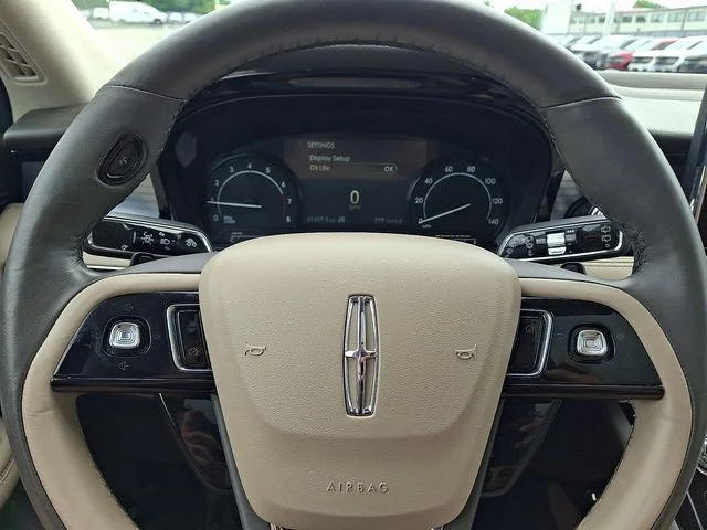 Used 2022 Blue Metallic Lincoln Standard image 19