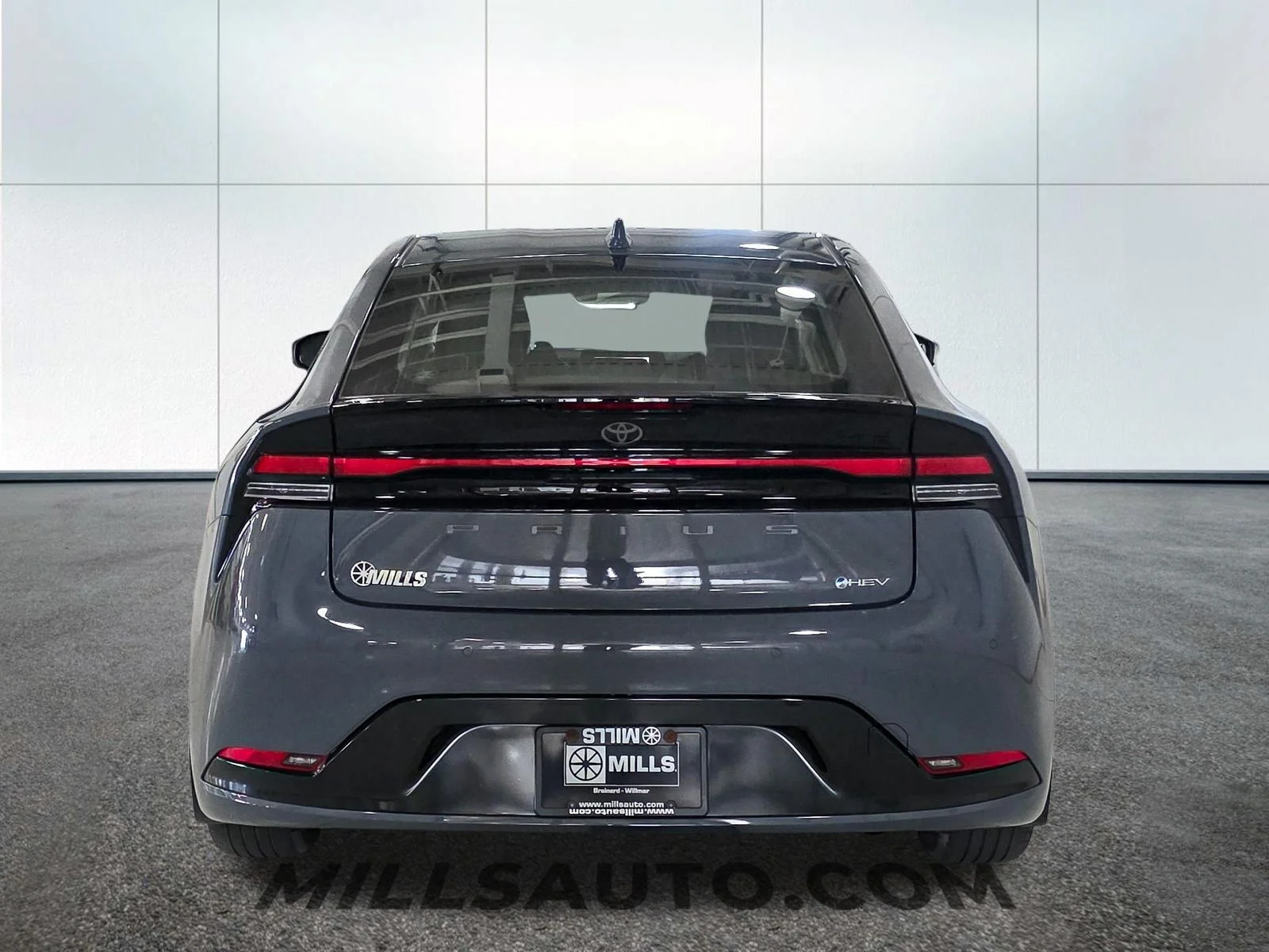Used 2025 Gray Toyota XLE image 6
