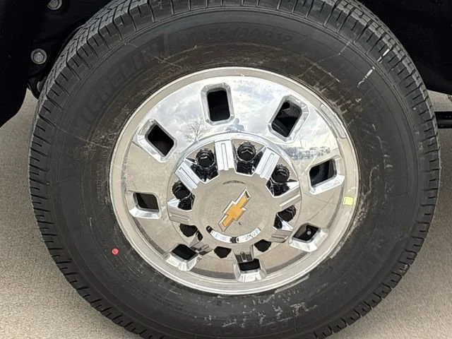 New 2026 Summit White Chevrolet LT DRW image 10