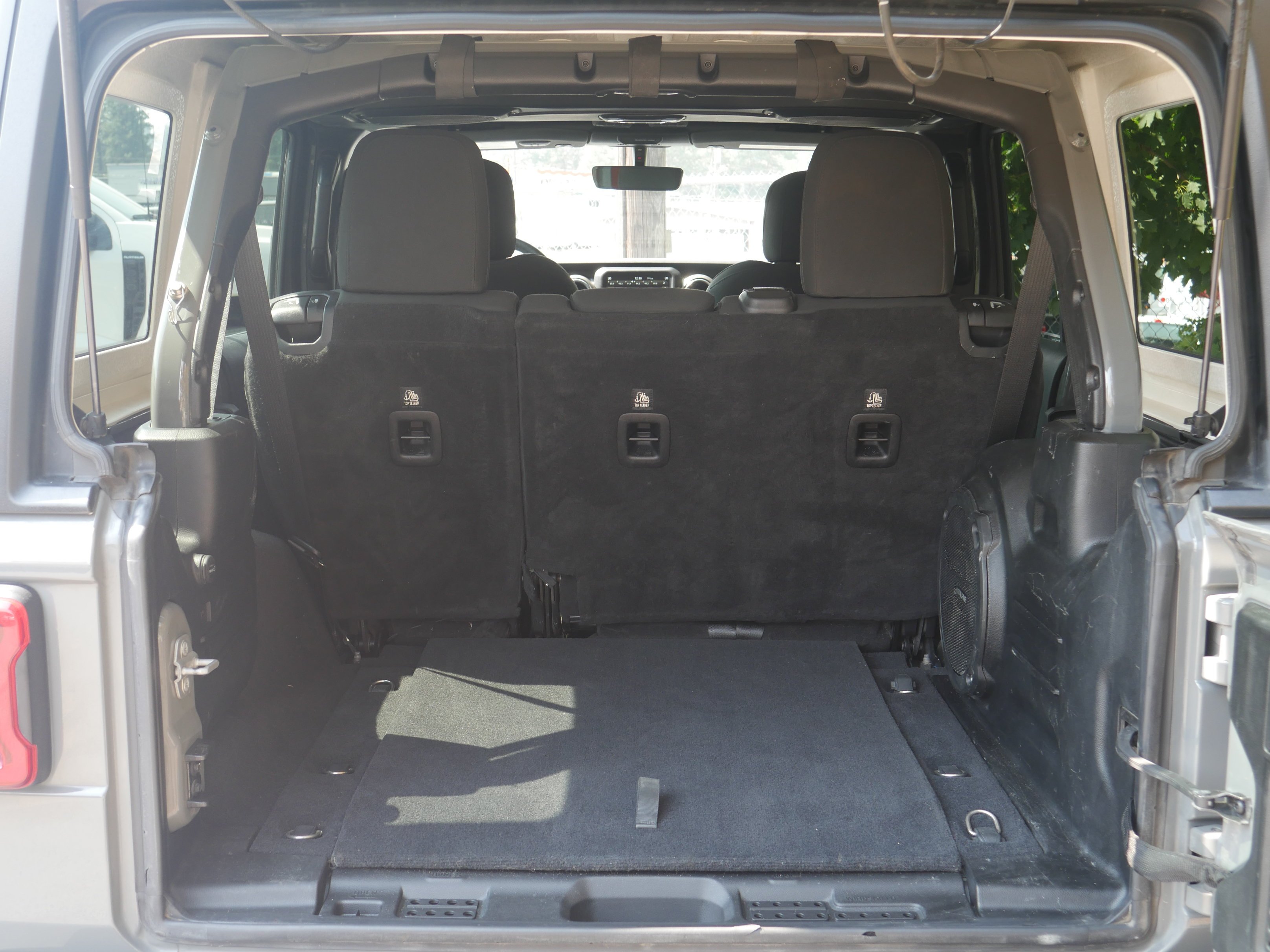 Used 2018 Sting Gray Clearcoat Jeep Sahara image 21