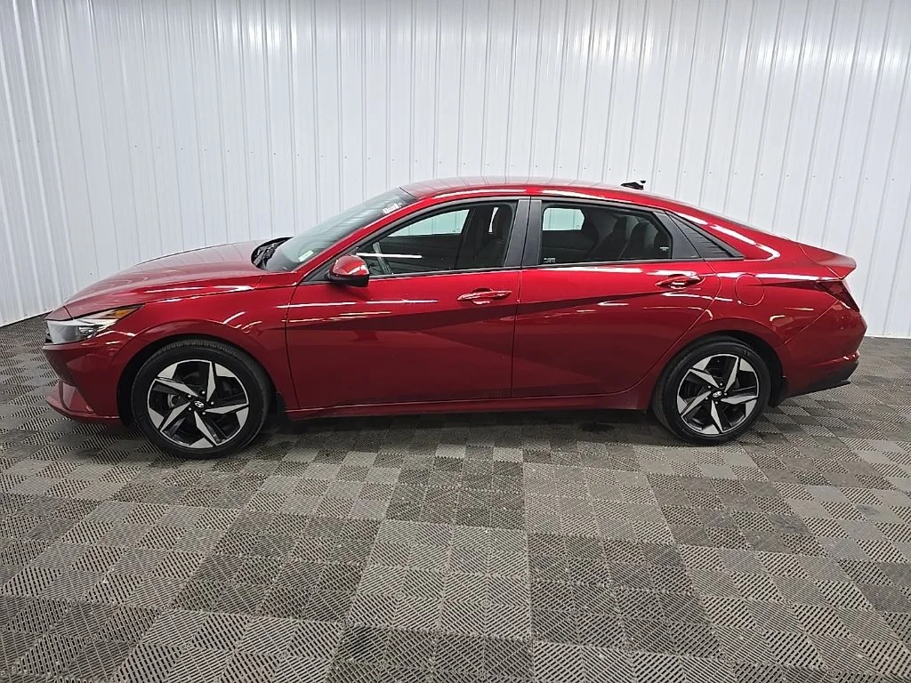 Used 2023 Red Hyundai SEL image 5