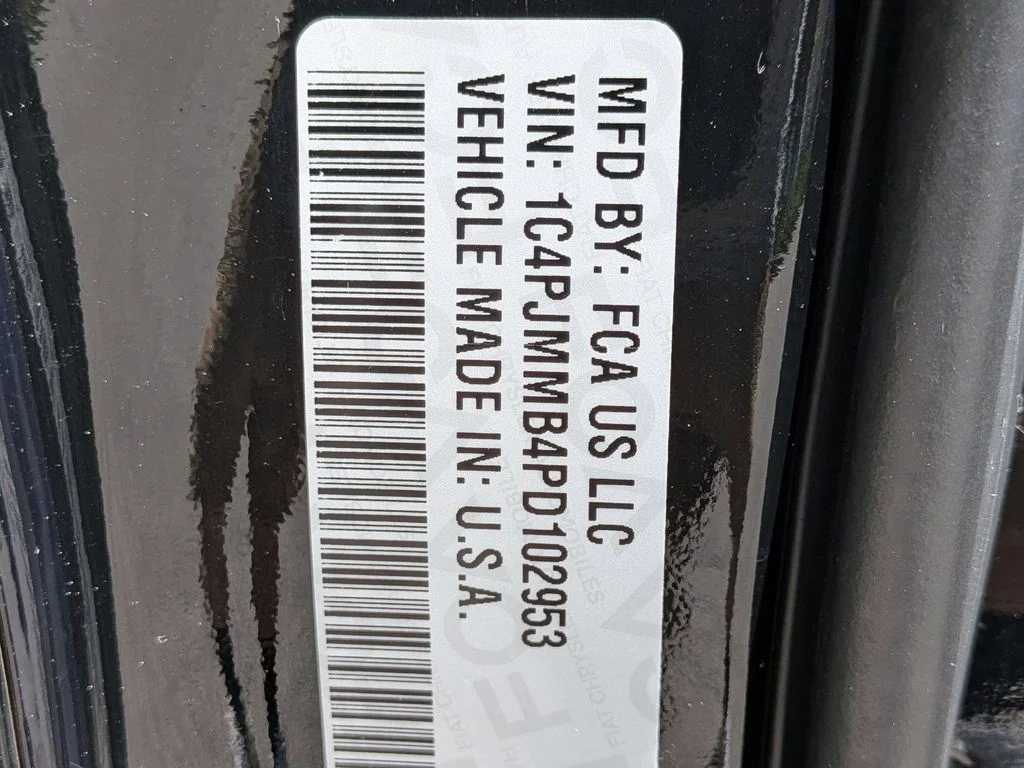 Used 2023 Black Jeep Altitude image 28