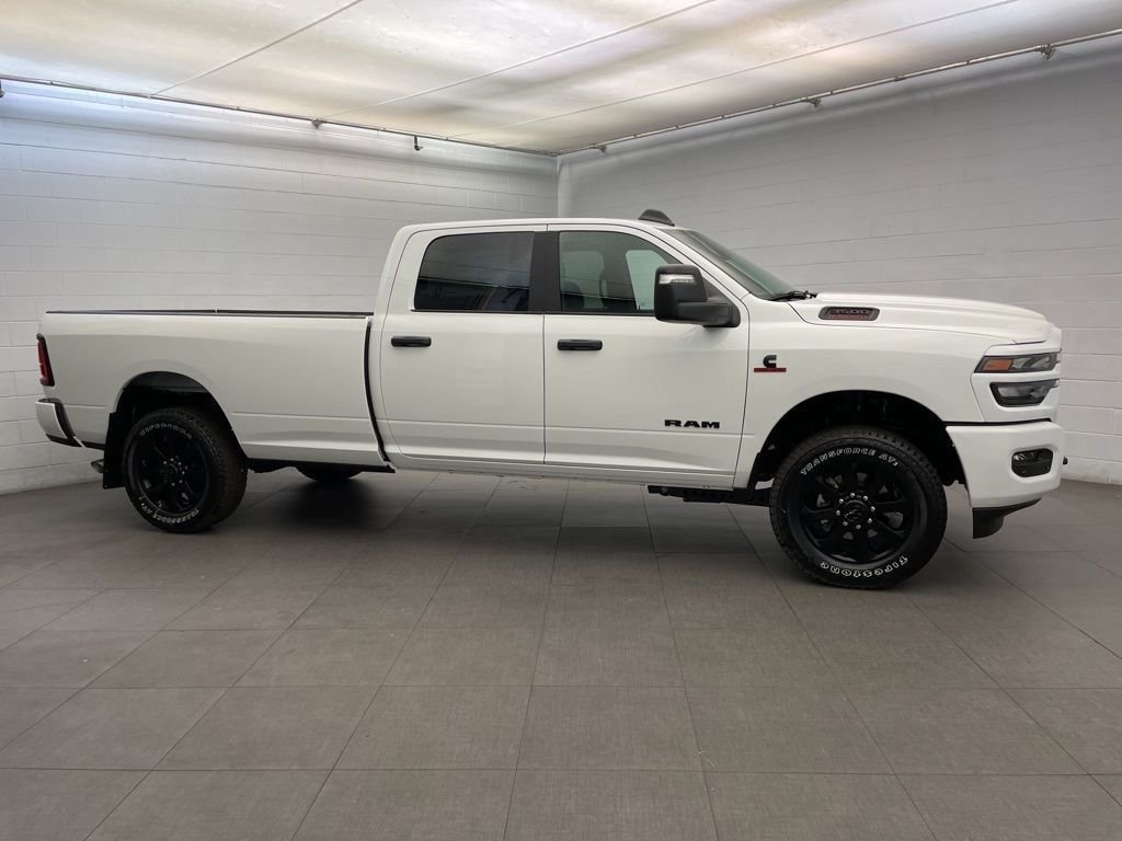New 2026 Bright White Clear-Coat Exterior Paint RAM Big Horn SRW image 2