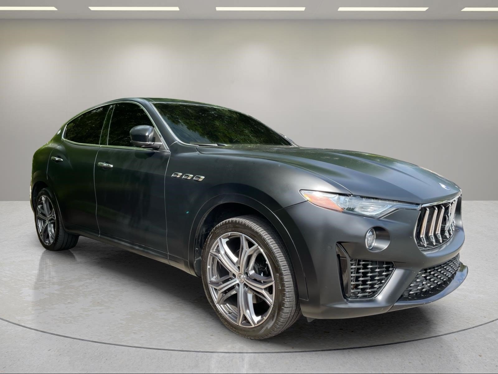 Used 2020  Maserati Base image 11