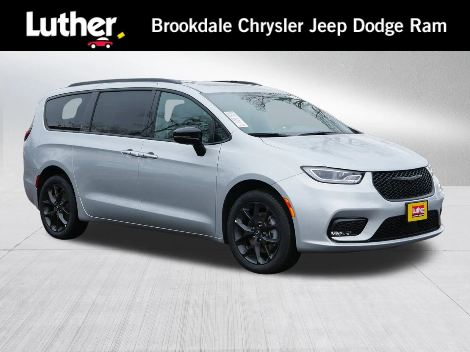 2026 Chrysler Pacifica Limited AWD's photo