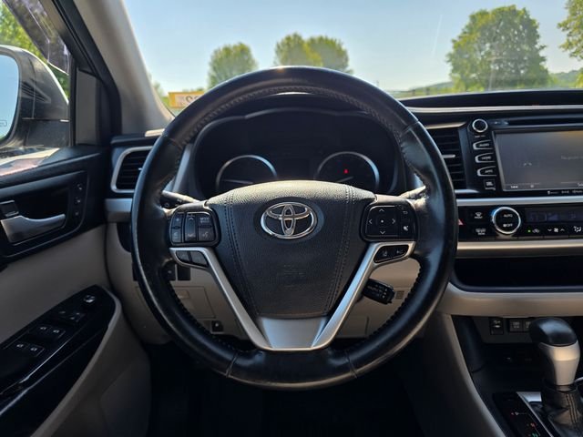 Used 2017 Blizzard Pearl Toyota Limited image 27