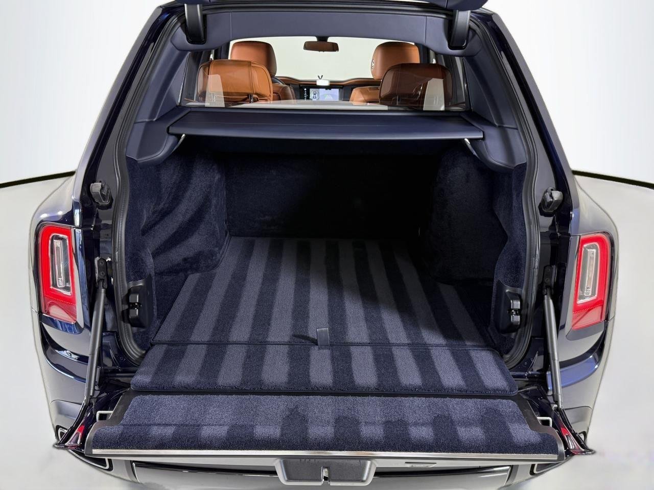 Used 2022 Midnight Blue Rolls-Royce Black Badge | Executive Rear Seating | Rear Entertainment image 36