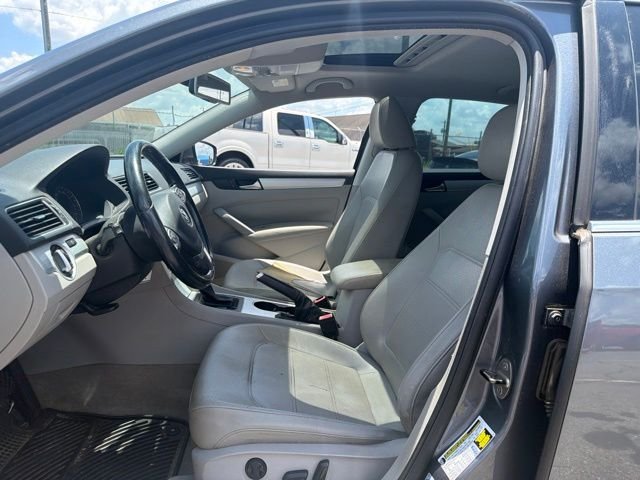 Used 2013 Gray Volkswagen 2.5 SE image 9