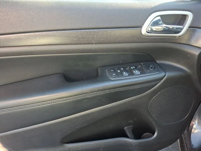 Used 2018 Gray Jeep Altitude image 12