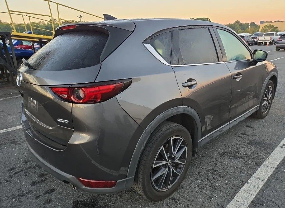 Used 2018 Machine Gray Metallic Mazda Grand Touring image 4