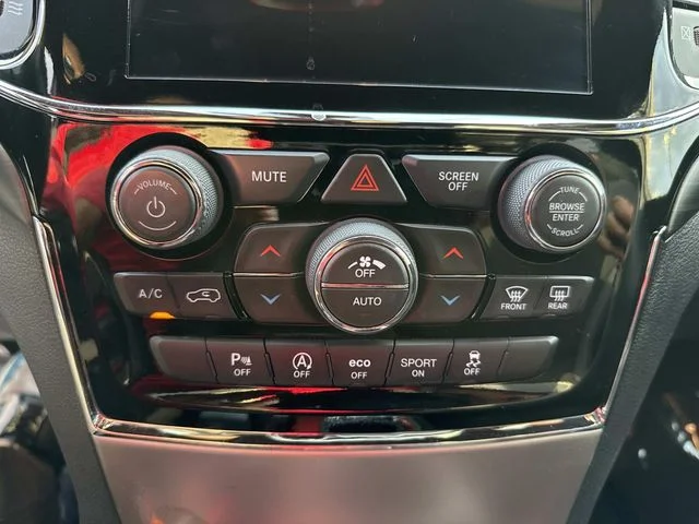 Used 2019 Silver Jeep Altitude image 29