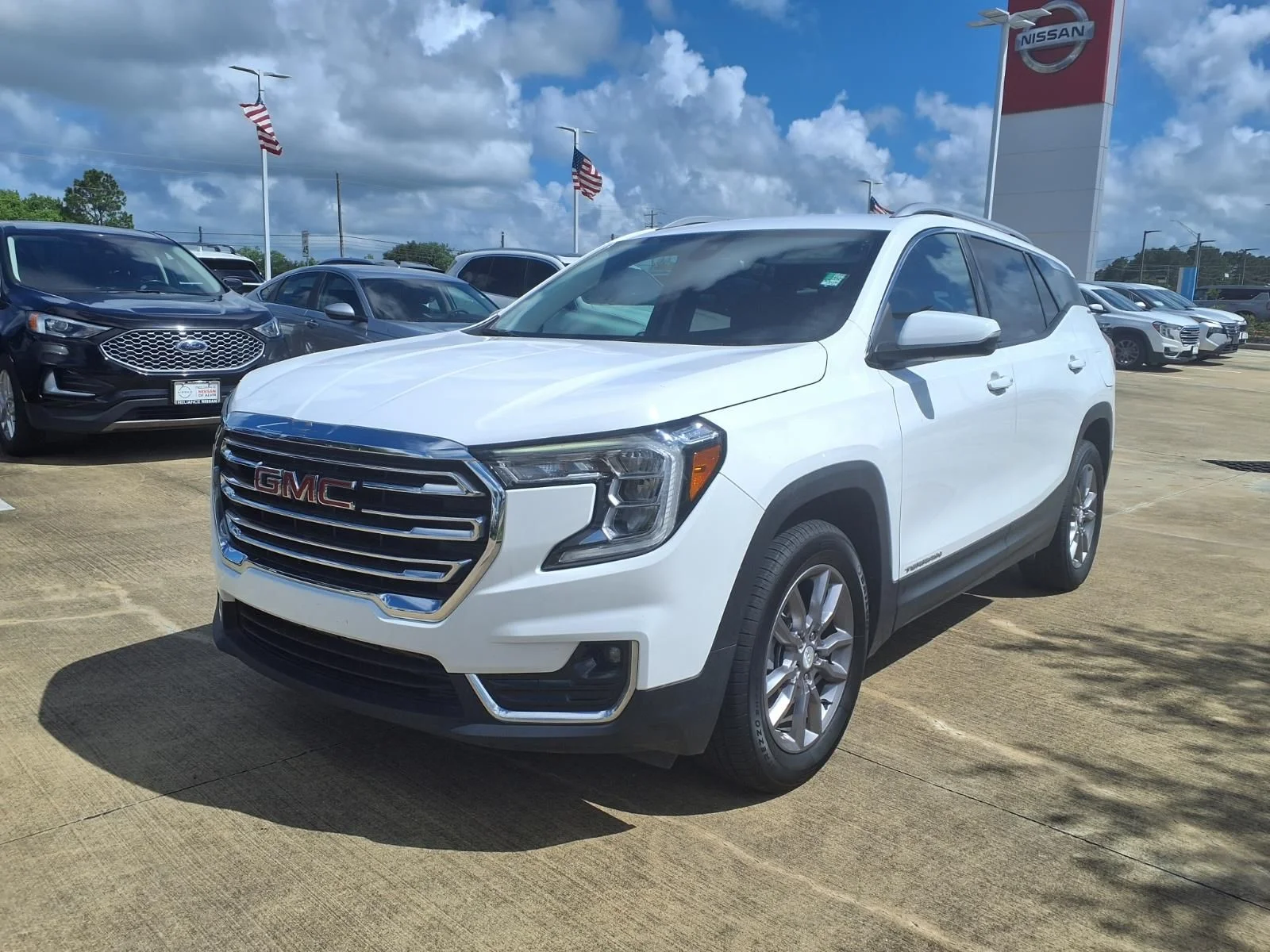 Used 2024 White GMC SLT image 3