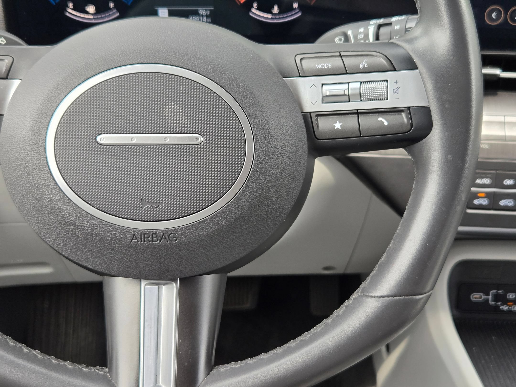 Used 2025 Atlas White Hyundai SEL image 22