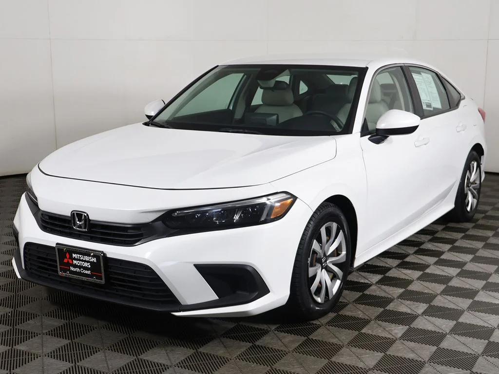 Used 2023 White Honda LX image 5