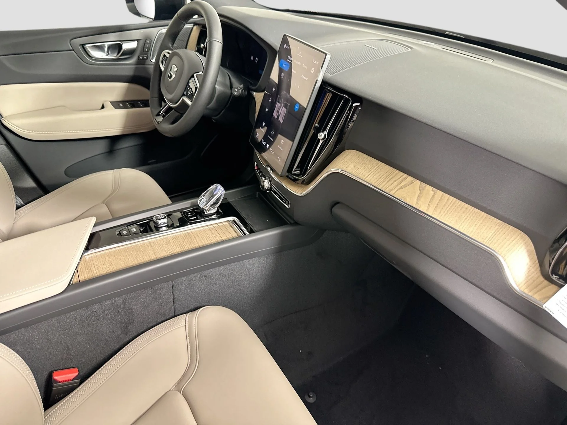 New 2026 Mulberry Red Volvo Plus image 30