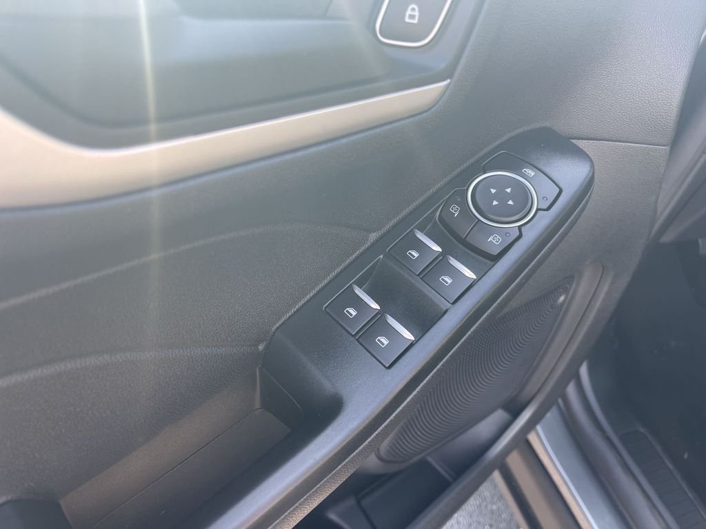 Used 2022 Gray Metallic Ford SE image 13