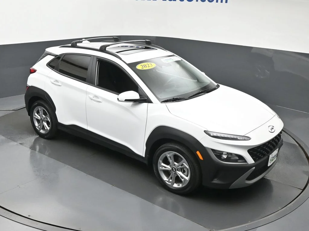 Certified Used 2023 White Hyundai SEL image 3