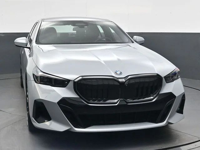 Used 2026 Gray BMW 550e xDrive image 11
