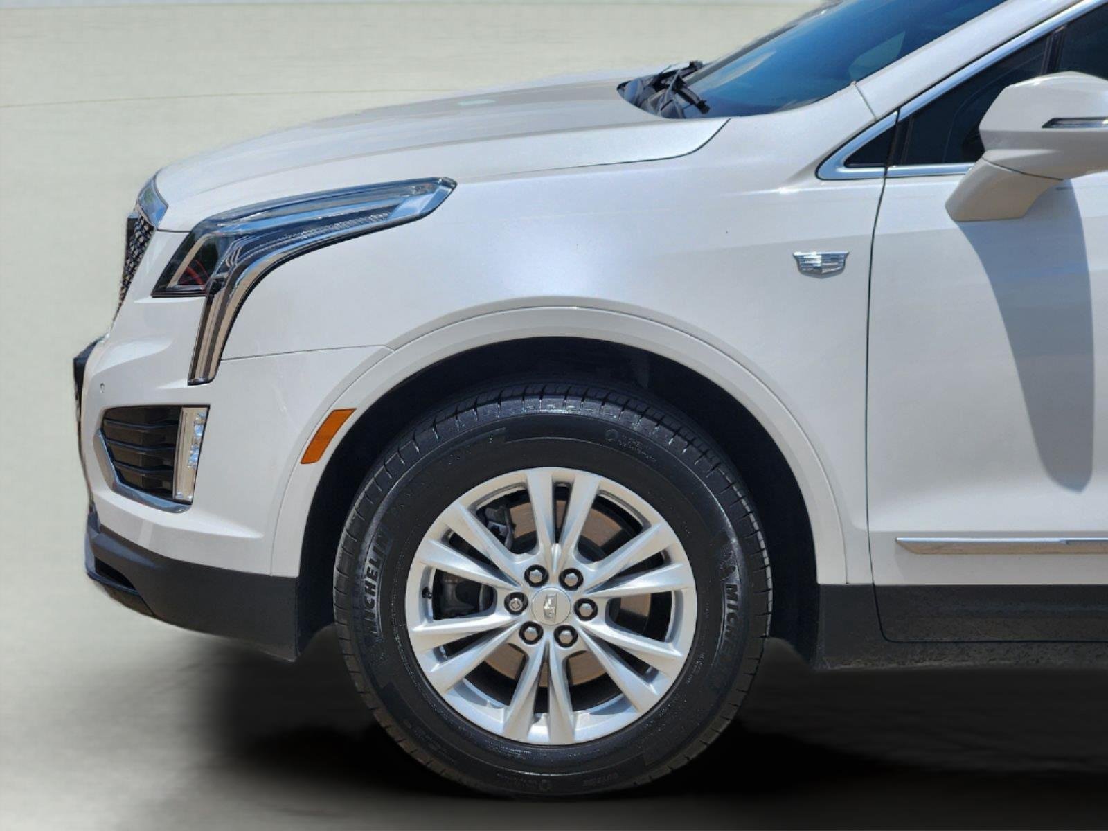 Certified Used 2022 Crystal White Tricoat Cadillac AWD Luxury image 8