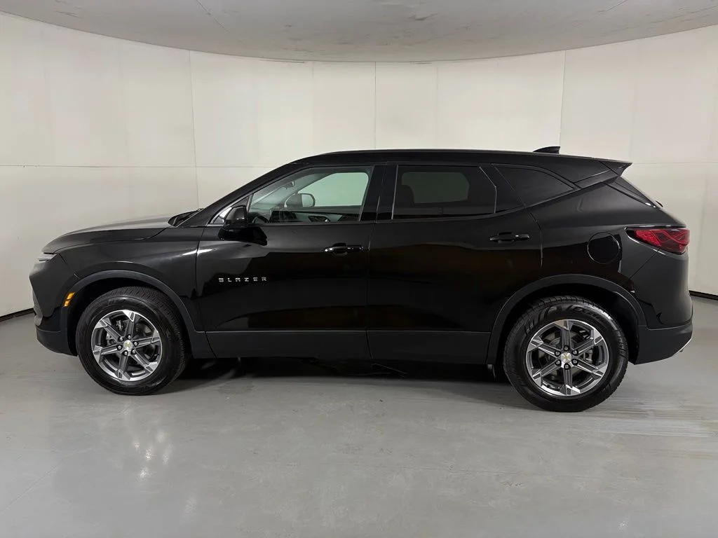 Used 2025 Black Chevrolet LT image 6