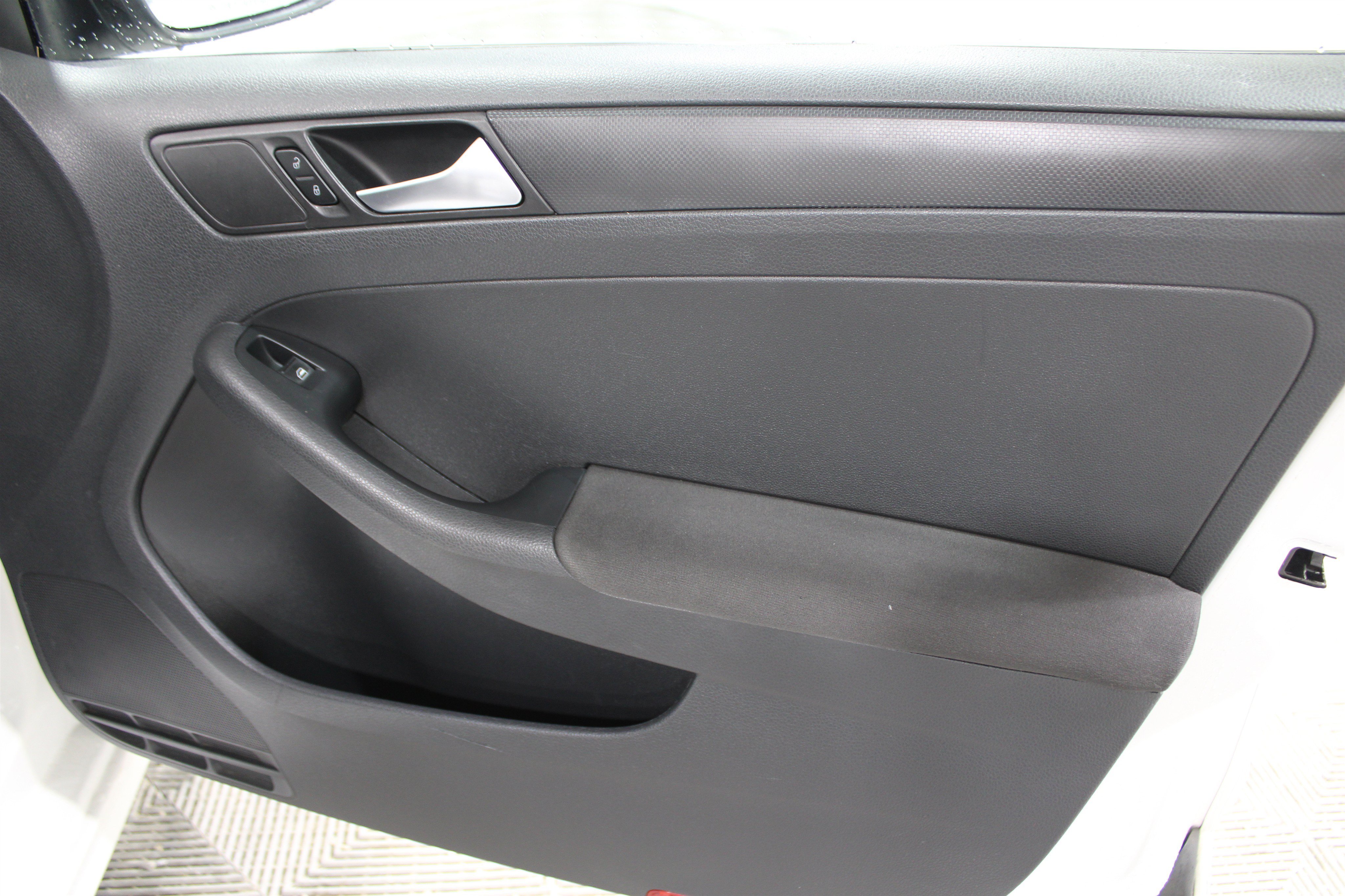 Used 2012 Candy White Volkswagen S image 19