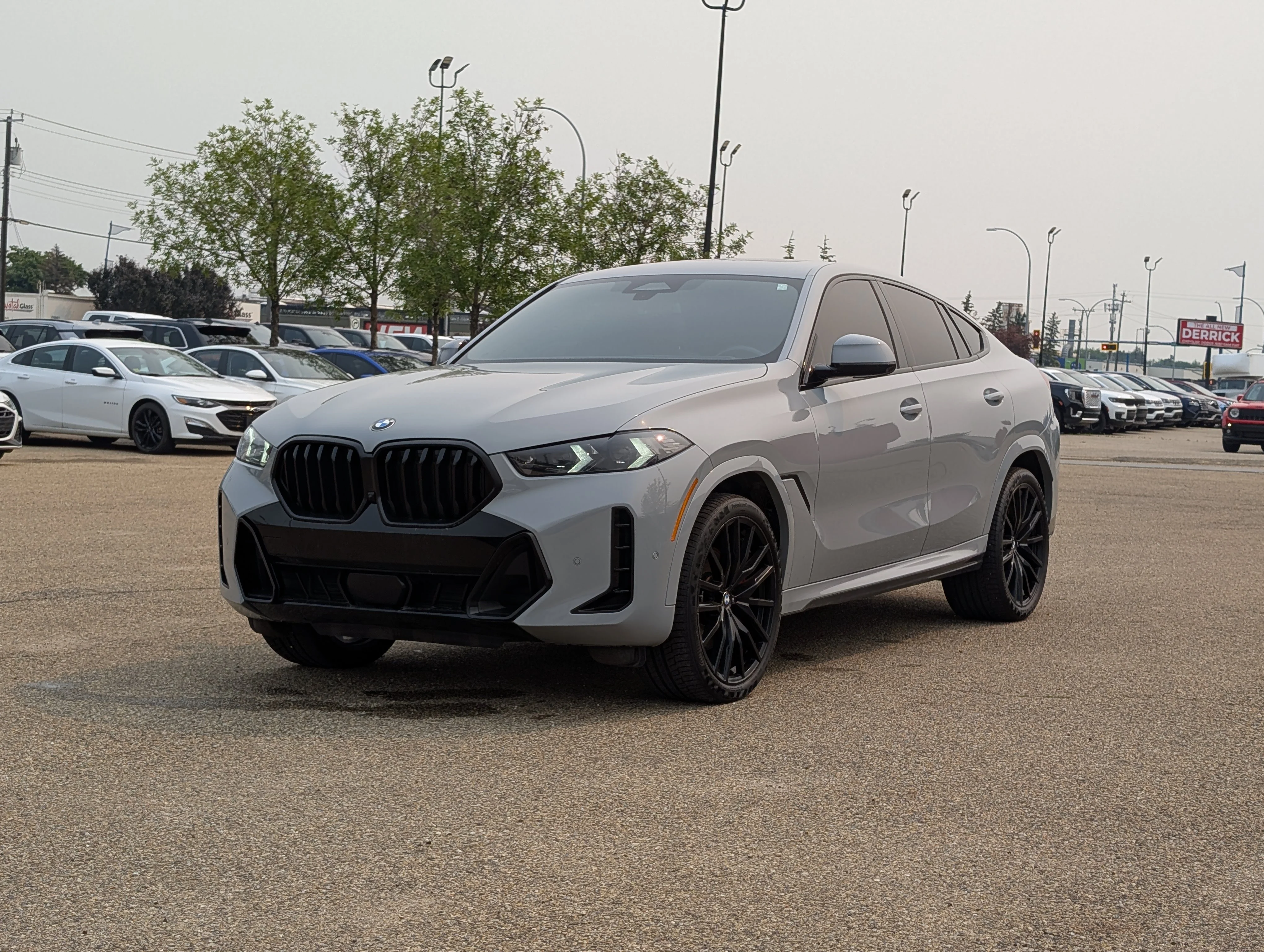 Used 2024 Gray BMW xDrive40i image 2