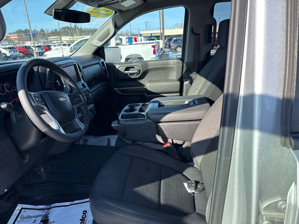 Used 2022 Silver Ice Metallic Chevrolet LT image 19