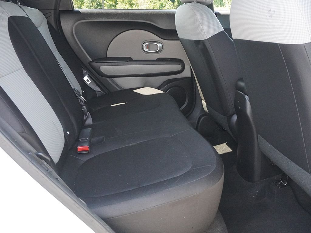 Used 2018 White Kia Base image 23