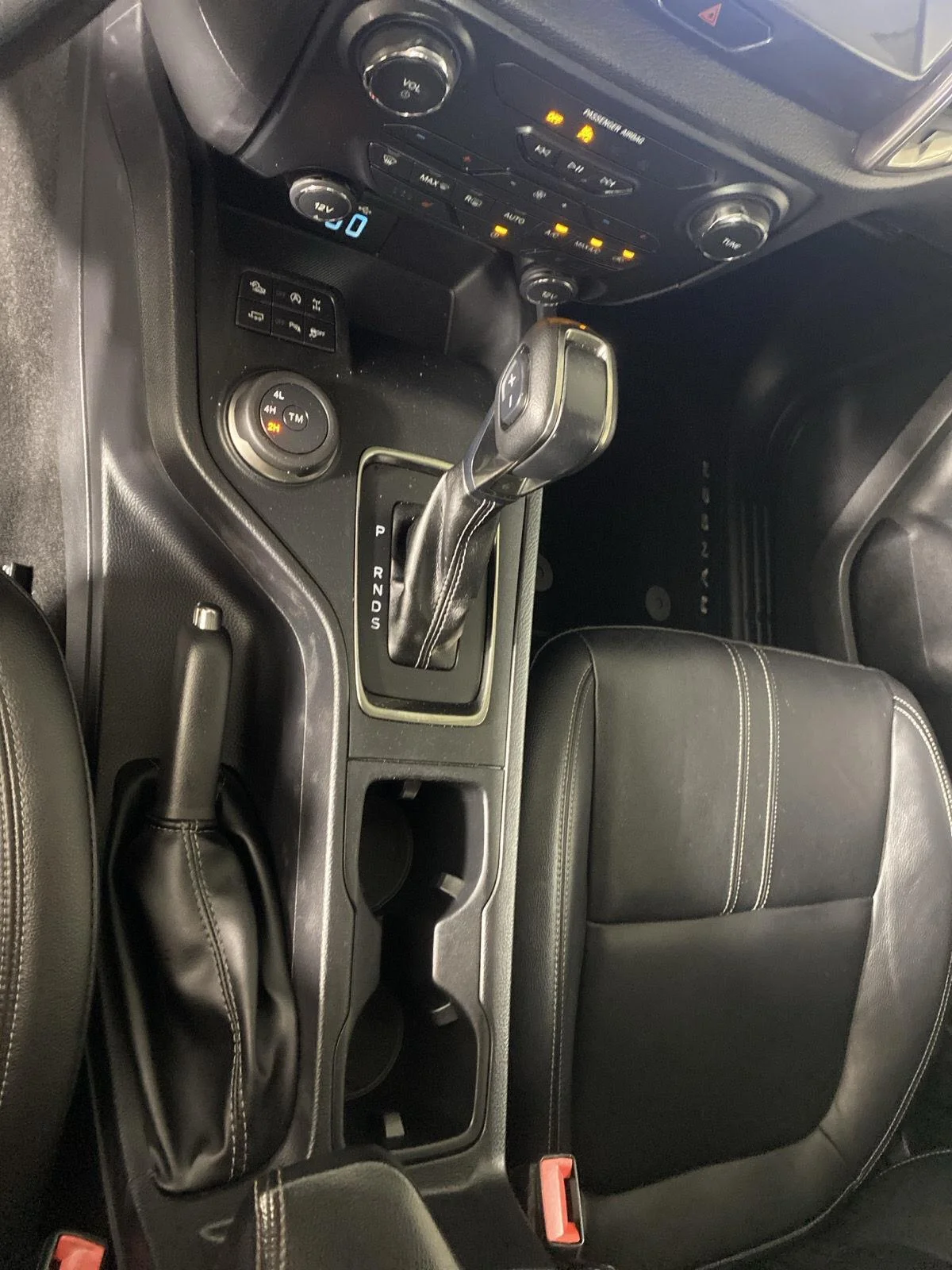 Used 2019 Magnetic Ford LARIAT image 32