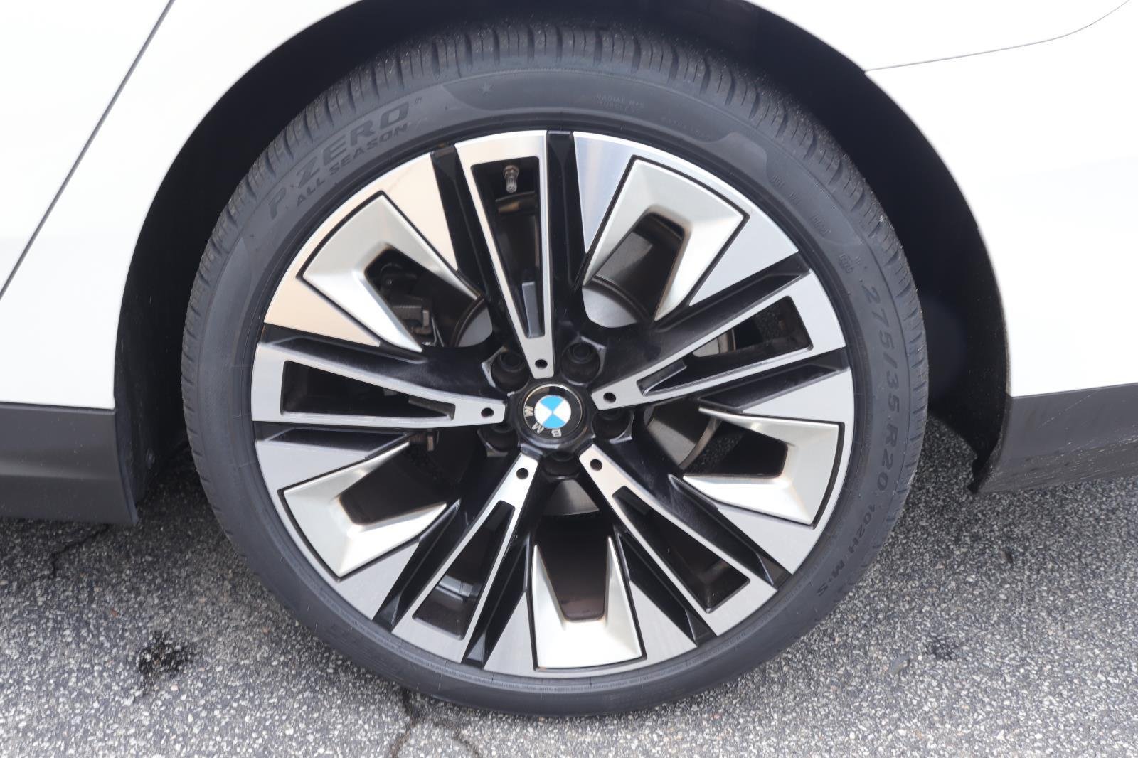 Used 2026 Alpine White BMW 530i image 40