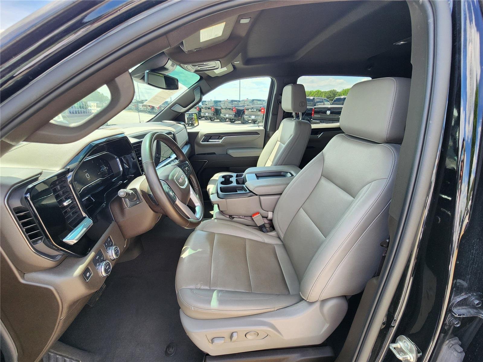 Used 2025 Onyx Black GMC SLT image 12