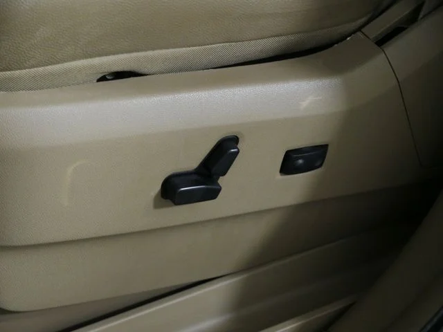 Used 2012 White Chrysler Touring image 21