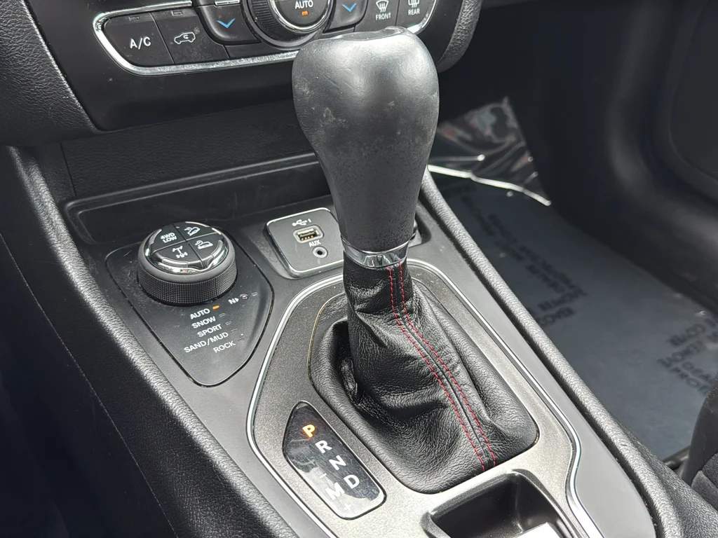 Used 2021 White Jeep Trailhawk image 29