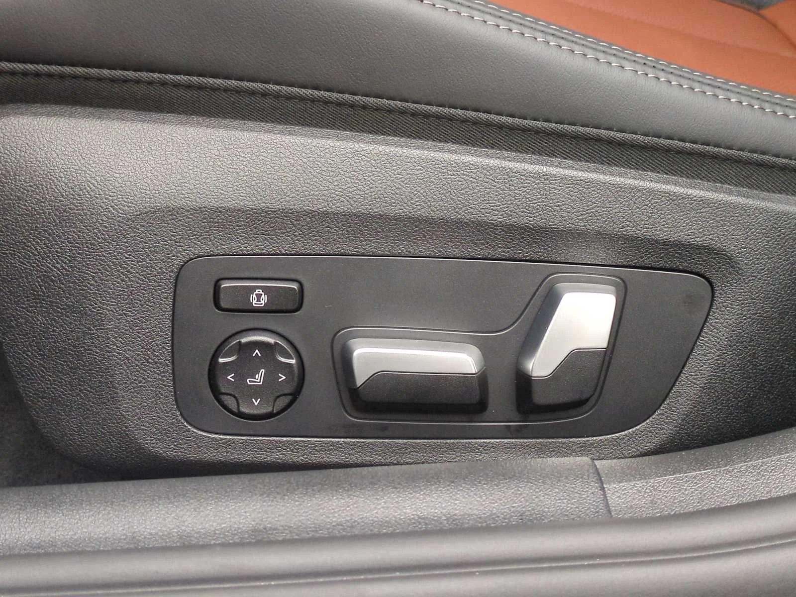 2026 BMW 8 Series 840i - Photo 17