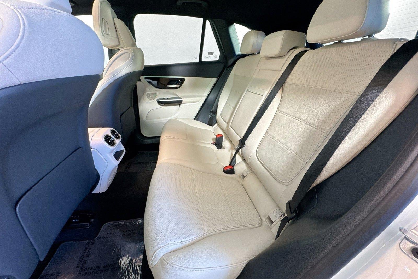 Used 2026 Polar White Mercedes-Benz GLC 300 image 23
