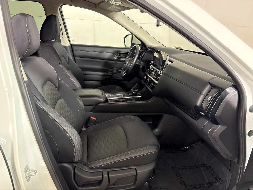 Used 2025 White Nissan SV image 17