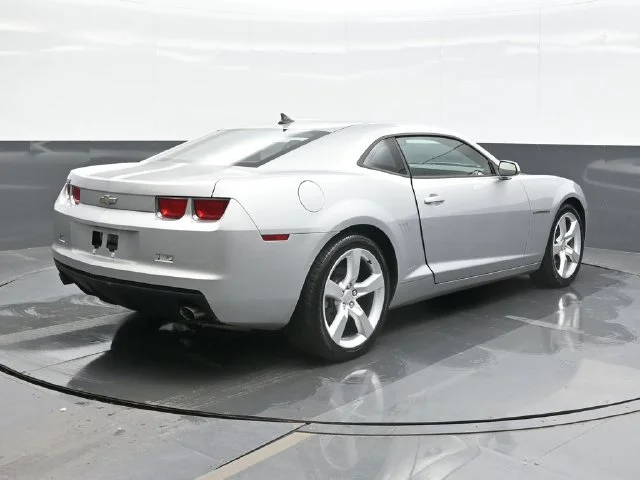 Used 2011 Silver Chevrolet 1LS image 9