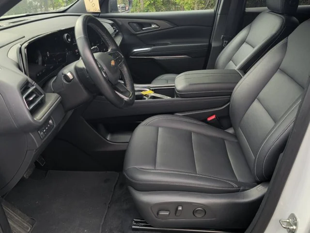 Used 2025 White Chevrolet LT image 22