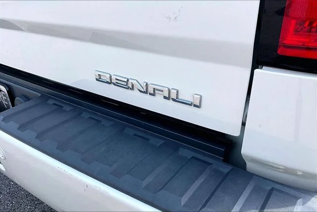 Used 2015 White GMC Denali image 8