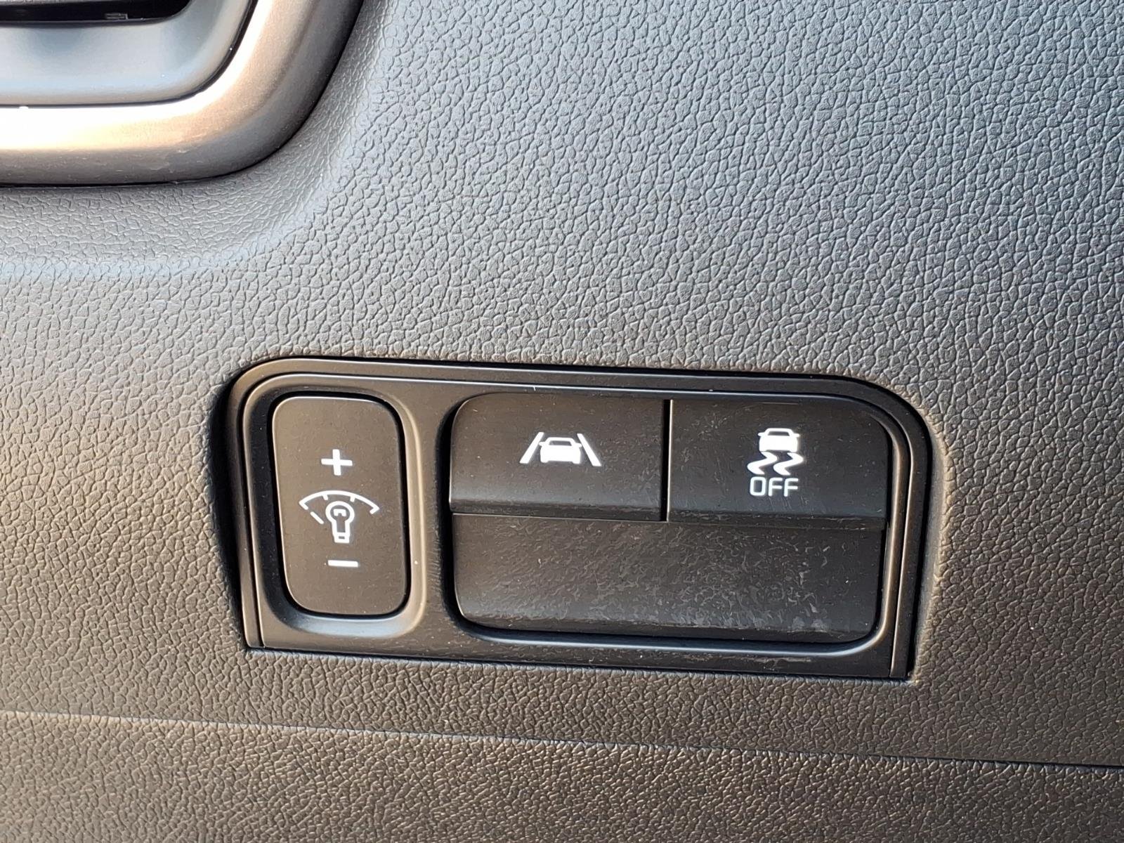 Used 2022 SILVER Kia LX image 21