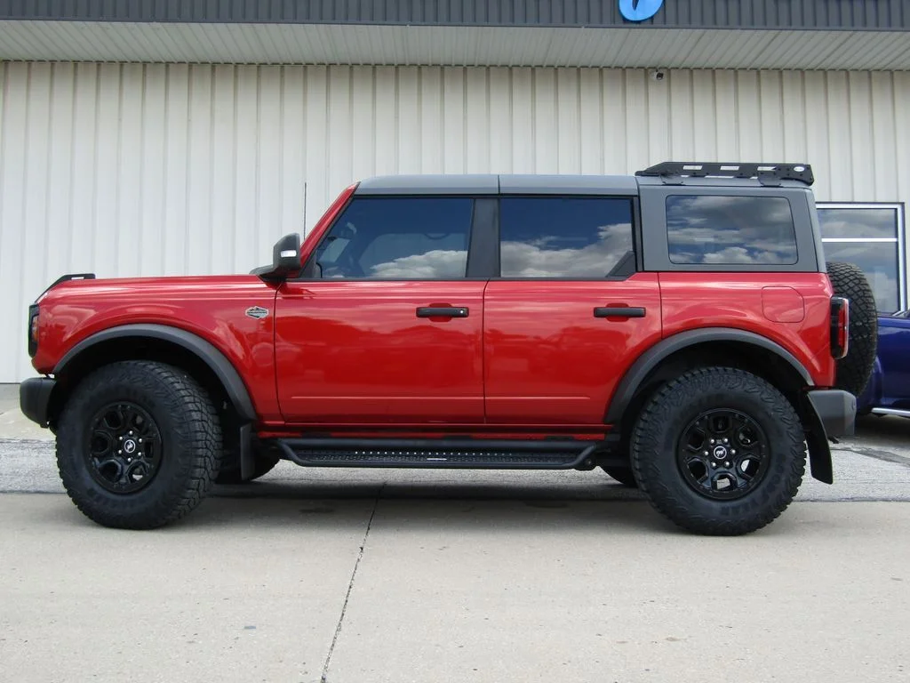 Used 2023 Red Ford Wildtrak image 11