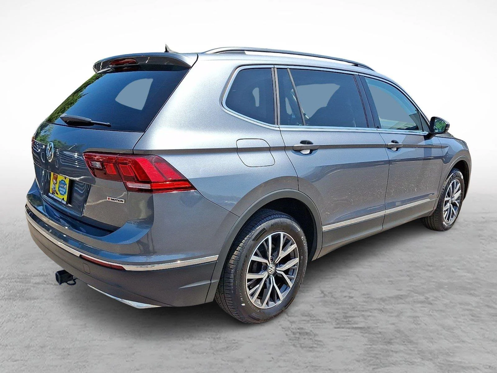 Used 2020 Platinum Gray Metallic Volkswagen SE image 6